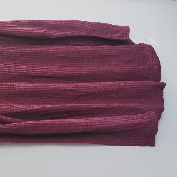 Decree cold shoulder top - Picture 3 of 4